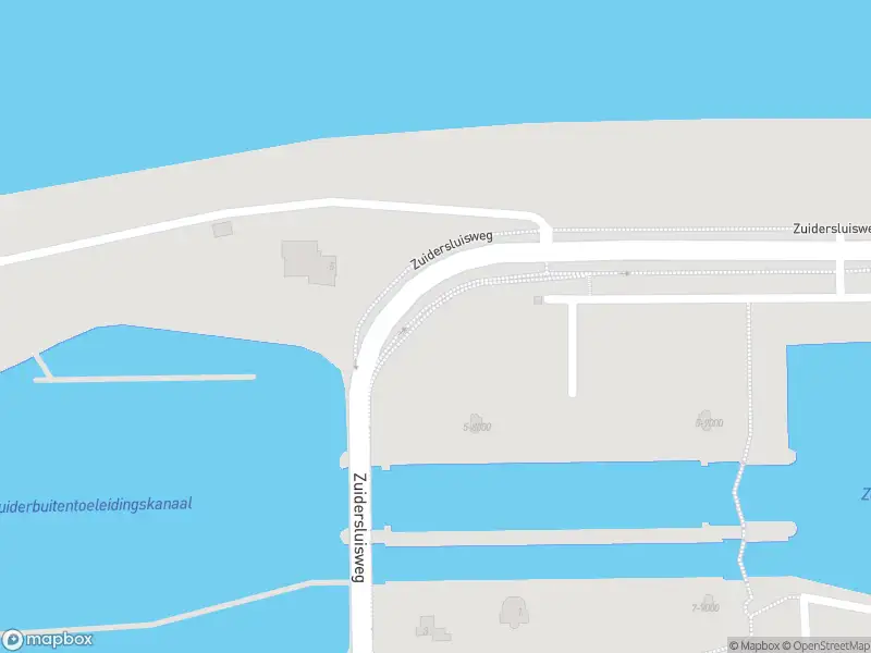 Ambulance, brandweer en politie met grote spoed naar de Zuidersluisweg in IJmuiden vanwege personen te water