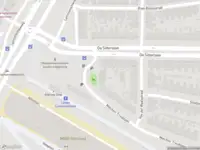 Ambulance met grote spoed naar de Kamerlingh Onnesplein in Leiden