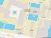 Ambulance met gepaste spoed naar de Burgemeester Oudlaan in Rotterdam