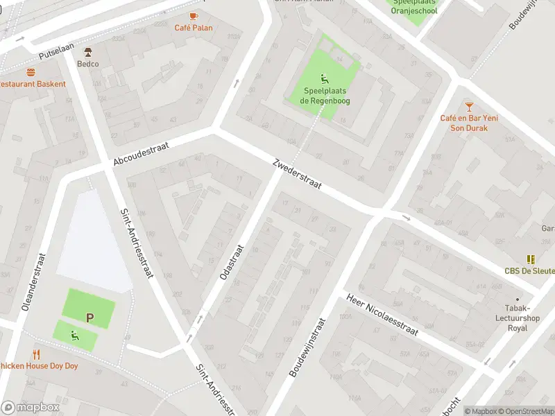 Ambulance met grote spoed naar de Odastraat in Rotterdam