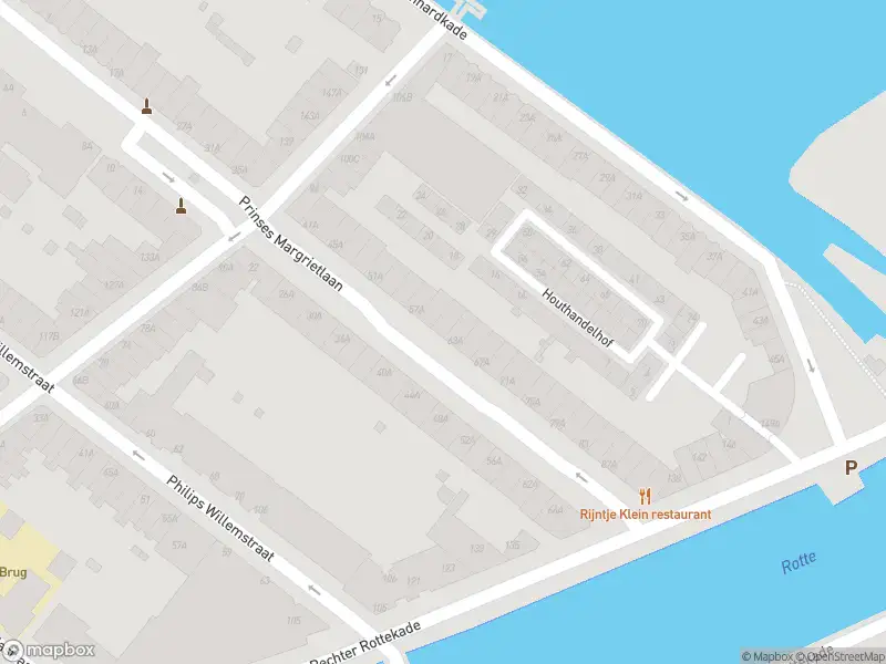 Ambulance met gepaste spoed naar de Prinses Margrietlaan in Rotterdam