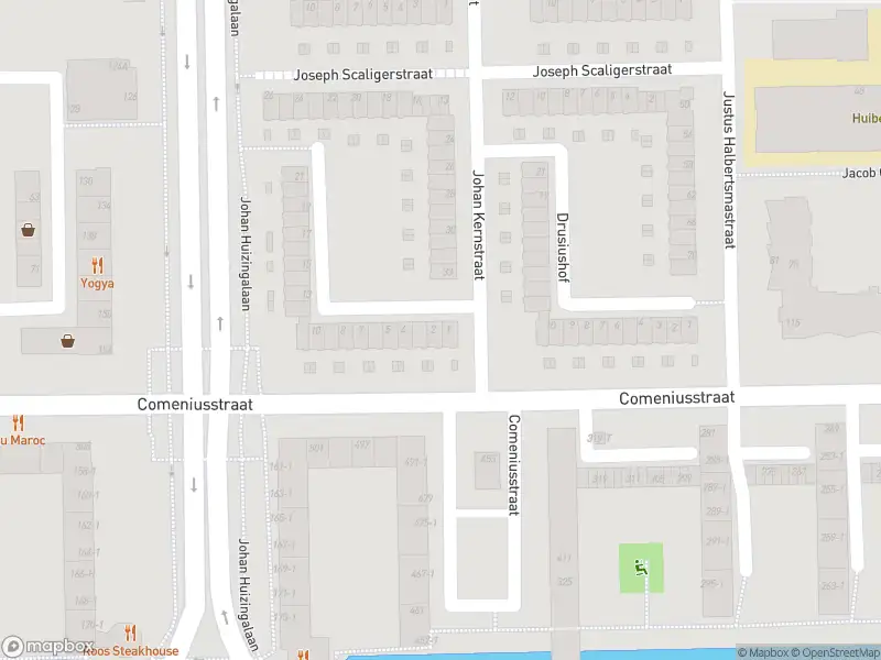 Ambulance met grote spoed naar de Thomas van Erpehof in Amsterdam