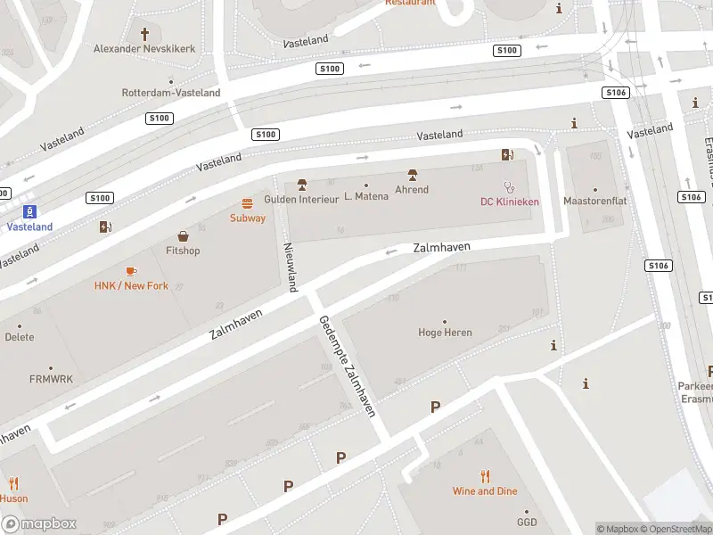 Ambulance met gepaste spoed naar de Zalmhaven in Rotterdam