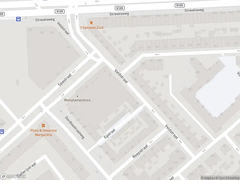 Ambulance met gepaste spoed naar de Strevelsweg in Rotterdam