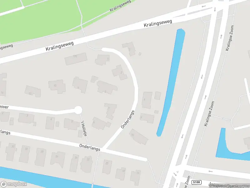 Ambulance met grote spoed naar de Onderlangs in Rotterdam