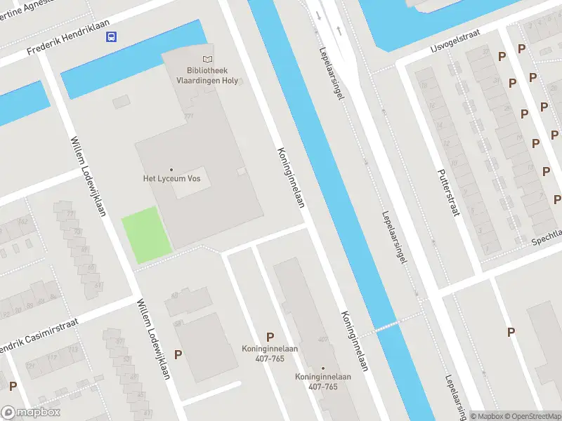 Ambulance met grote spoed naar de Koninginnelaan in Vlaardingen