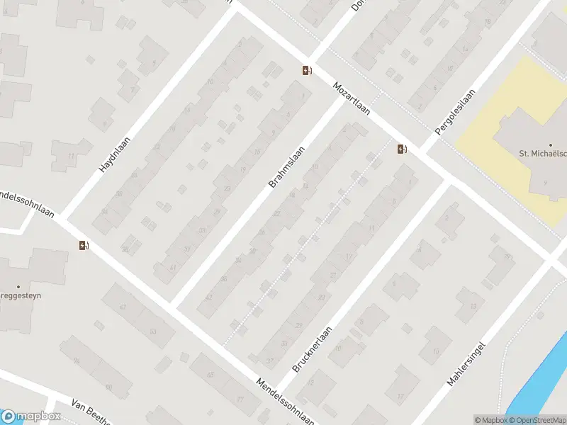 Ambulance met gepaste spoed naar de Mozartlaan in Rotterdam