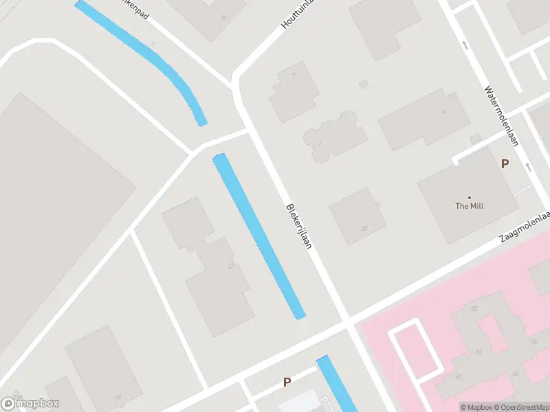 Brandweer met gepaste spoed naar de Blekerijlaan in Woerden