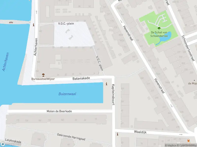 Ambulance met grote spoed naar de Bataviakade in Rotterdam