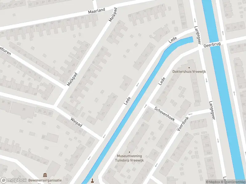 Ambulance met grote spoed naar de Lede in Rotterdam