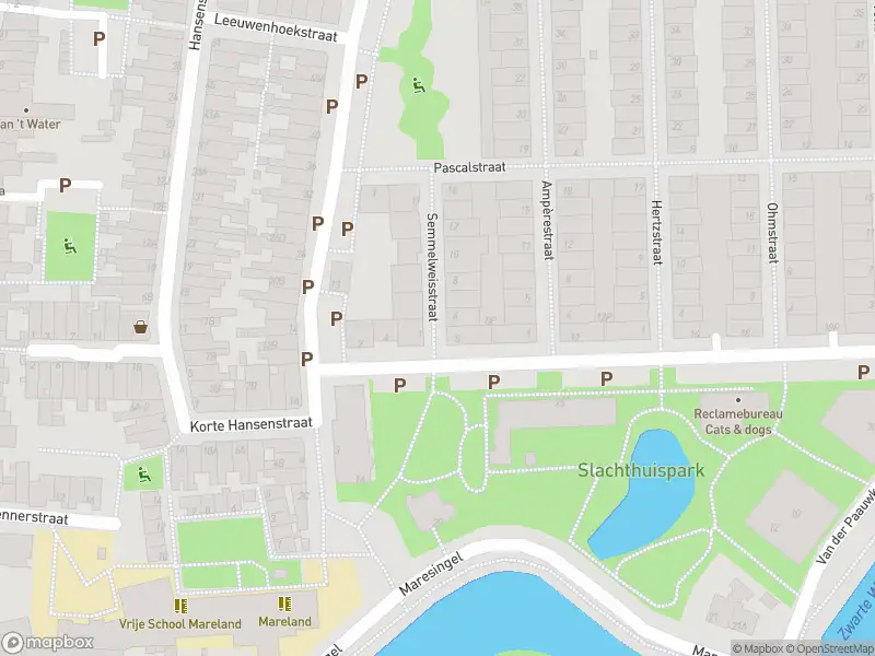 Ambulance met gepaste spoed naar de Semmelweisstraat in Leiden