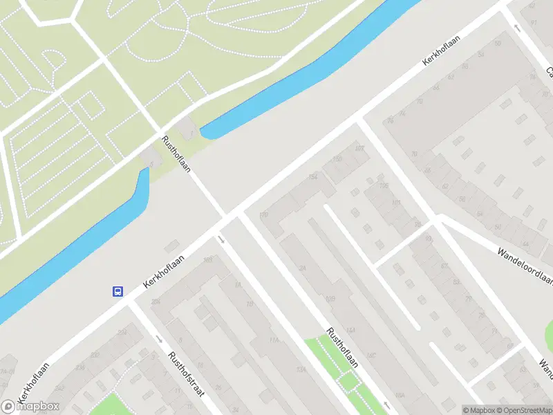 Ambulance met grote spoed naar de Kerkhoflaan in Rotterdam