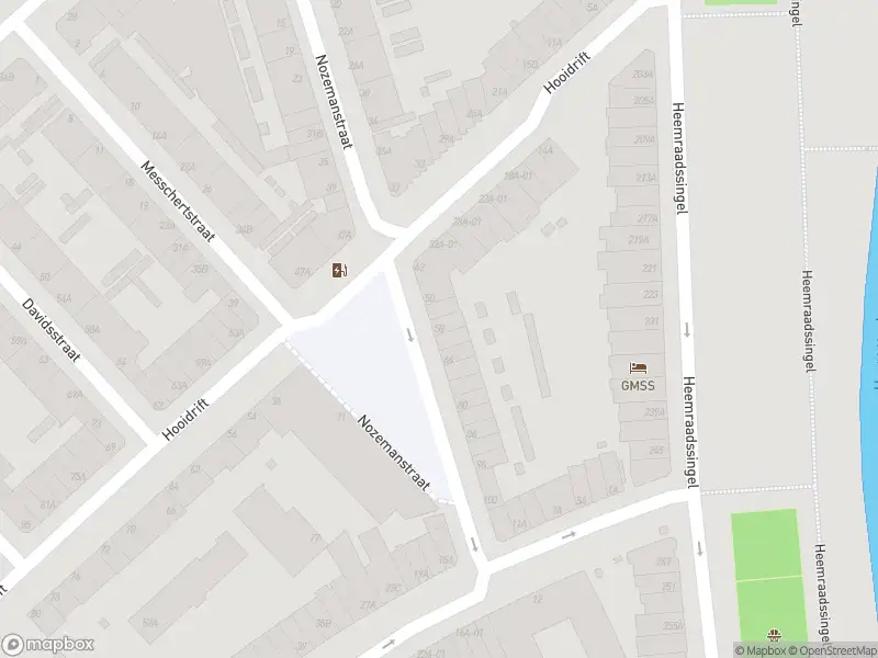 Ambulance met gepaste spoed naar de Nozemanstraat in Rotterdam