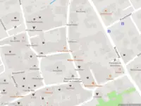 Ambulance met grote spoed naar de Raadhuisstraat in Ouddorp vanwege waarnemen gaslucht