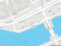 Ambulance met grote spoed naar de Coolhaven in Rotterdam