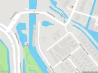 Ambulance met grote spoed naar de Muzikantenstraat in Leiden