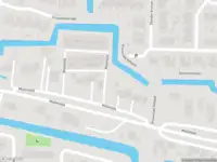 Ambulance met grote spoed naar de Middeldijk in Barendrecht