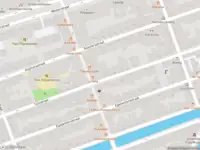 Ambulance met grote spoed naar de Tuinstraat in Amsterdam