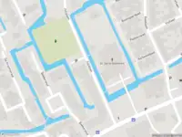 Ambulance met grote spoed naar de Julialaan in Wateringen