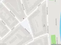 Ambulance met gepaste spoed naar de Nozemanstraat in Rotterdam