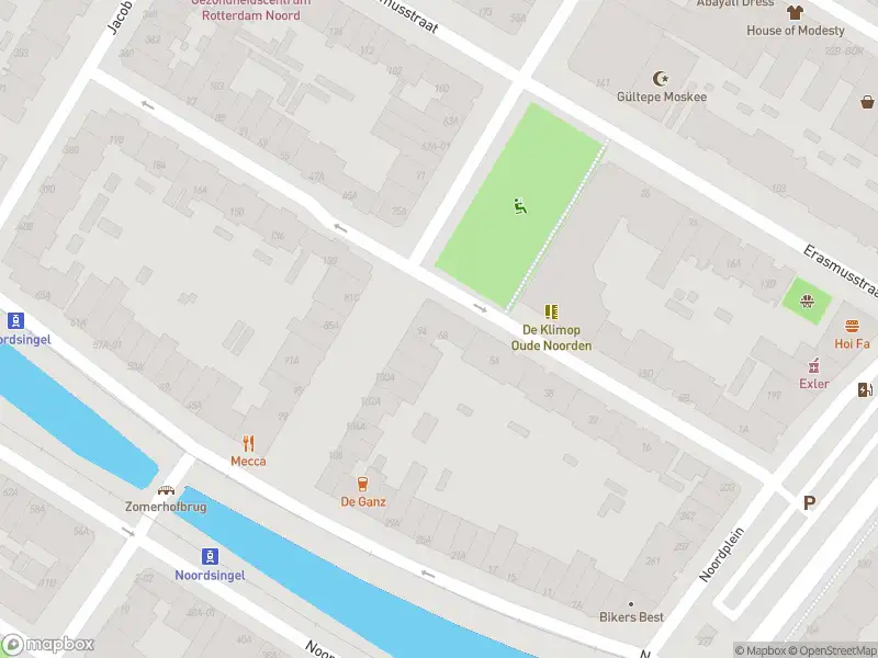 Ambulance met grote spoed naar de Rembrandtstraat in Rotterdam