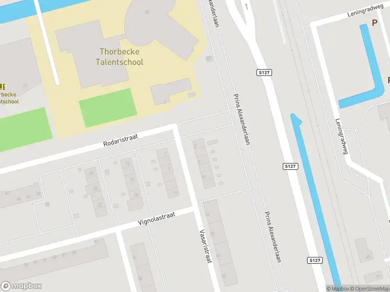 Ambulance met grote spoed naar de Vasaristraat in Rotterdam