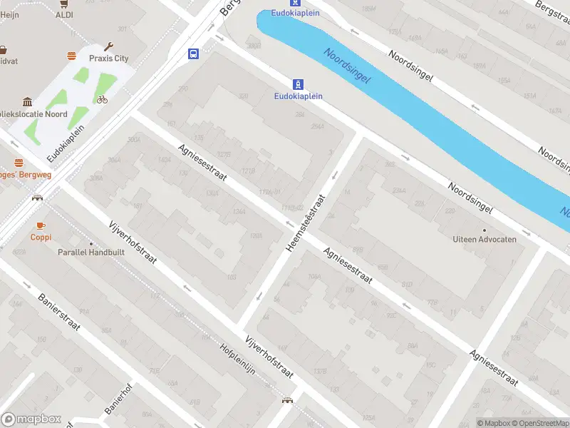 Ambulance met grote spoed naar de Heemsteêstraat in Rotterdam