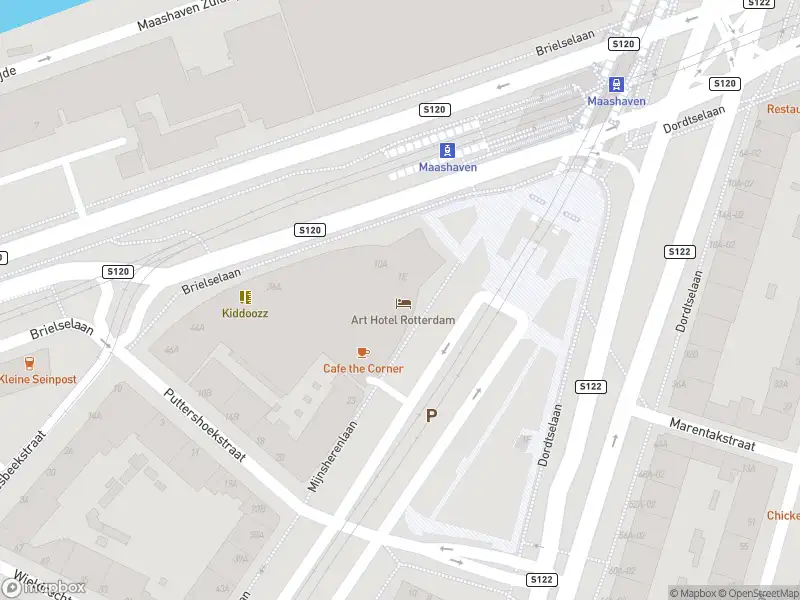 Ambulance met grote spoed naar de Mijnsherenlaan in Rotterdam