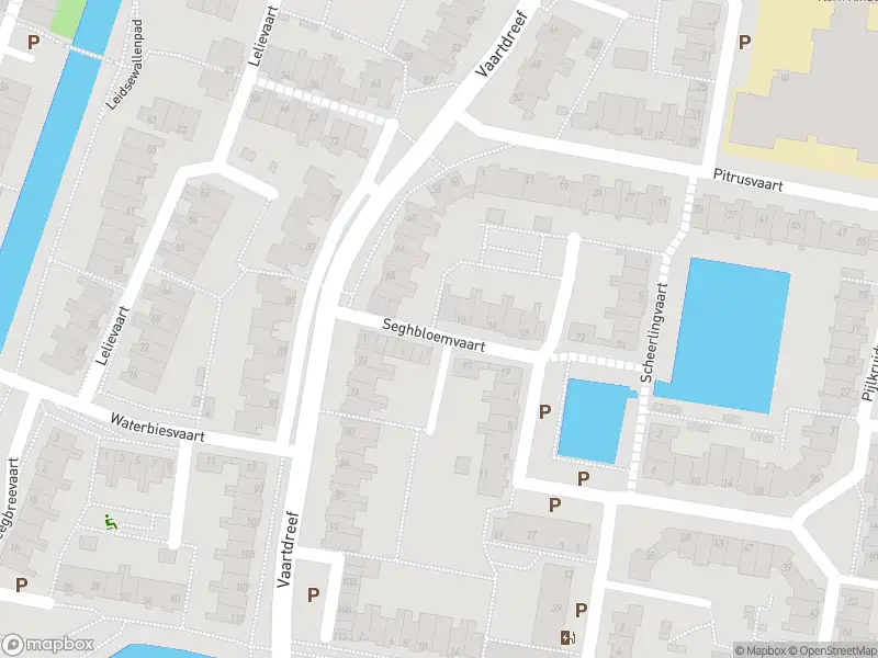 Ambulance met grote spoed naar de Seghbloemvaart in Zoetermeer