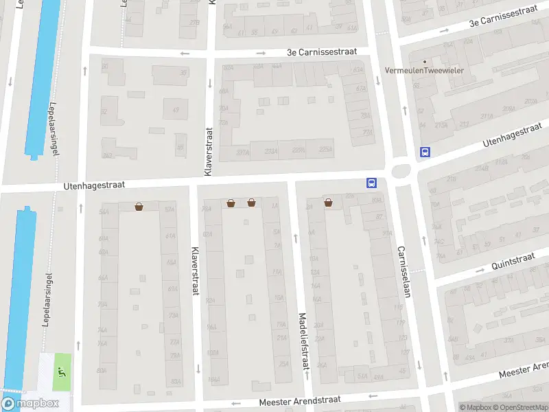 Ambulance met gepaste spoed naar de Madeliefstraat in Rotterdam