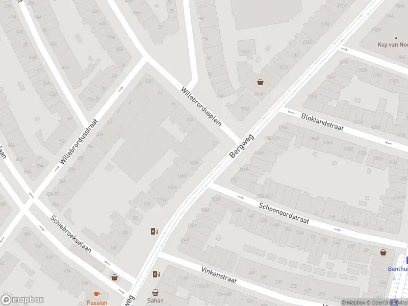 Ambulance met gepaste spoed naar de Bergweg in Rotterdam