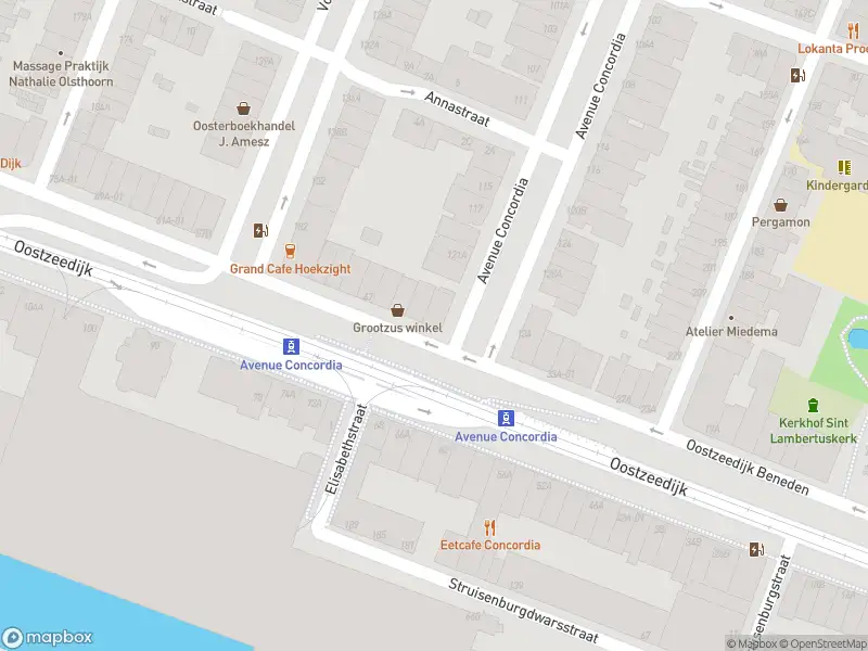 Ambulance met gepaste spoed naar de Oostzeedijk Beneden in Rotterdam