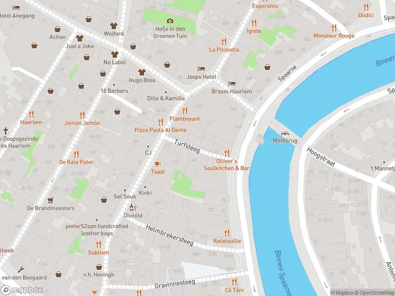 Ambulance met gepaste spoed naar de Turfsteeg in Haarlem