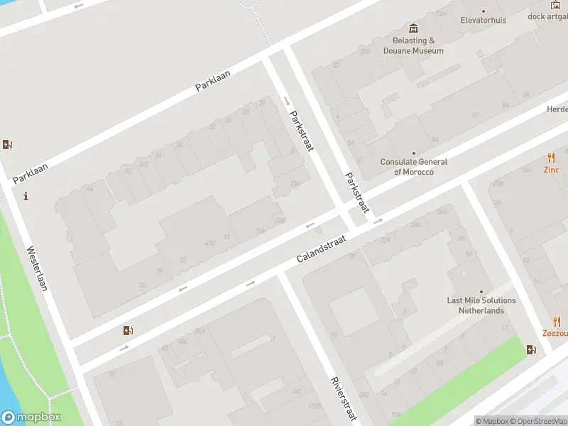 Ambulance met grote spoed naar de Calandstraat in Rotterdam