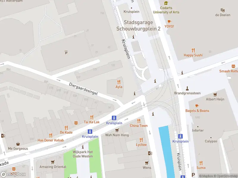 Ambulance met gepaste spoed naar de Kruisplein in Rotterdam