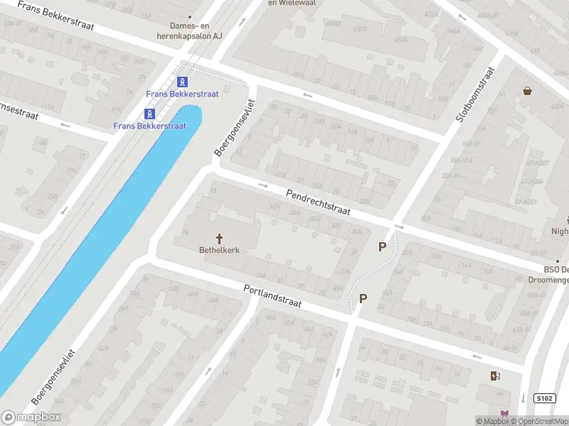 Ambulance met grote spoed naar de Pendrechtstraat in Rotterdam