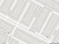 Ambulance met grote spoed naar de Geusevesperstraat in Haarlem