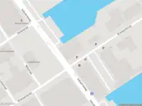 Ambulance met gepaste spoed naar de Industrieweg in Rotterdam