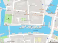 Ambulance met gepaste spoed naar de Smidssteeg in Leiden