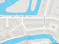 Ambulance met grote spoed naar de Burgemeester Honnerlage Gretelaan in Schiedam