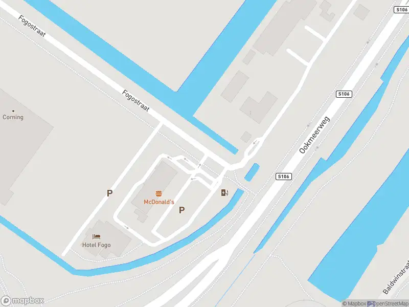 Ambulance met gepaste spoed naar de Fogostraat in Amsterdam