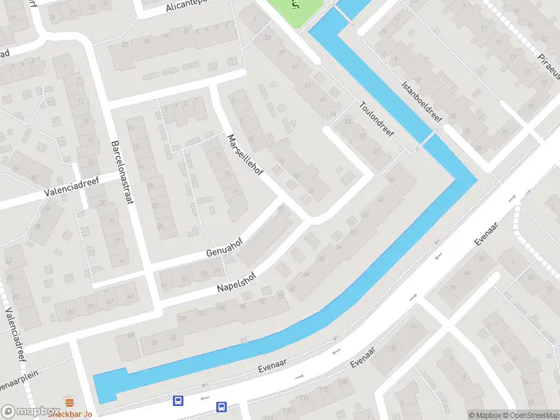 Ambulance met grote spoed naar de Genuahof in Rotterdam