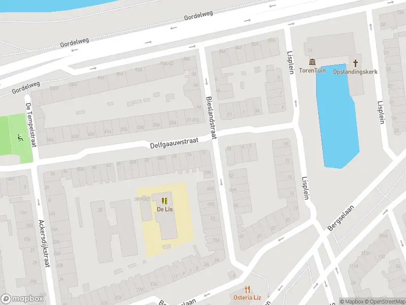 Ambulance met grote spoed naar de Delfgaauwstraat in Rotterdam