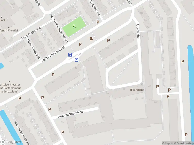 Ambulance met grote spoed naar de Aletta Jacobsstraat in Delft