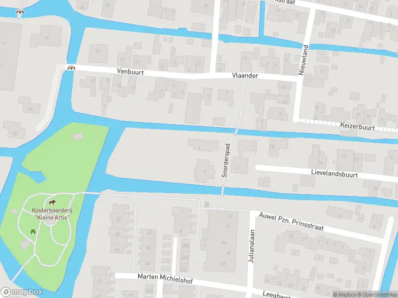 Ambulance met grote spoed naar de Snorderspad in De Rijp