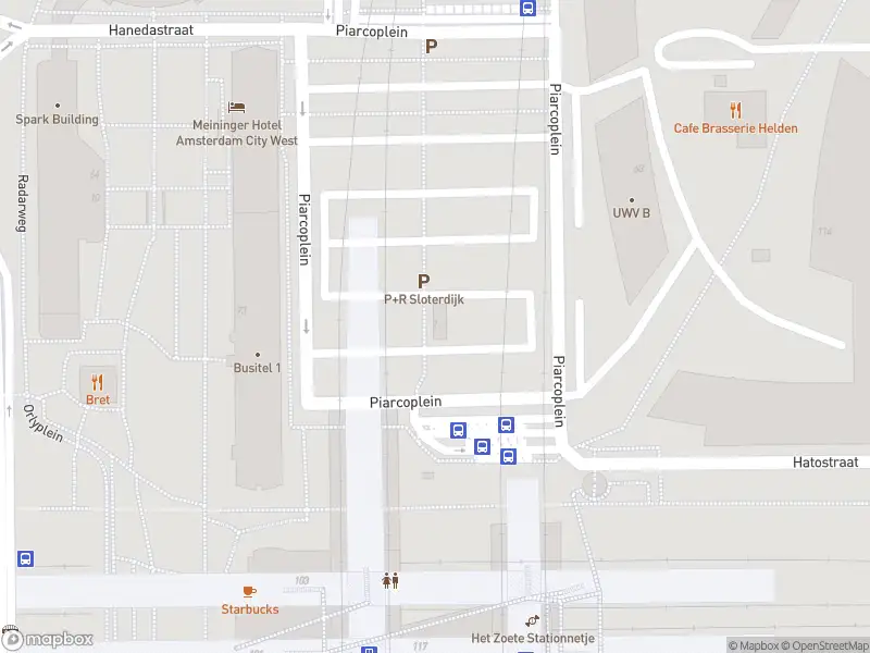 Ambulance met gepaste spoed naar de Piarcoplein in Amsterdam