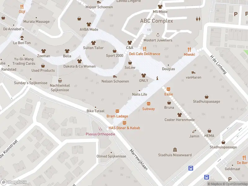 Brandweer met gepaste spoed naar de Nieuwstraat in Spijkenisse