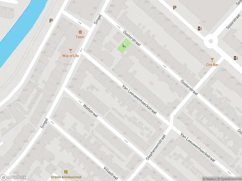 Ambulance met grote spoed naar de Van Leeuwenhoeckstraat in Schiedam