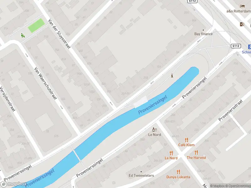 Ambulance met grote spoed naar de Provenierssingel in Rotterdam