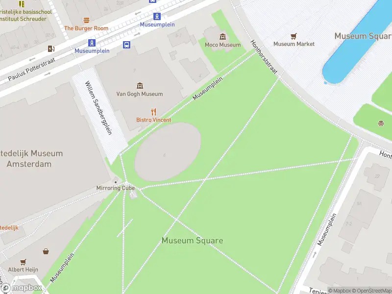 Ambulance met grote spoed naar de Museumplein in Amsterdam
